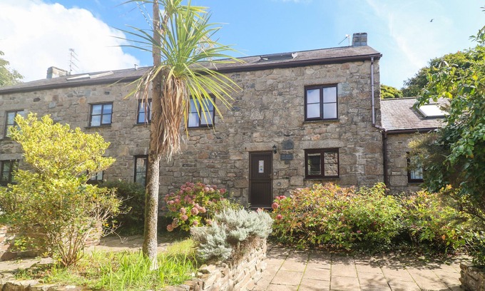 Chysauster Cottage | BARN COTTAGE, pet friendly, with pool in Penzance