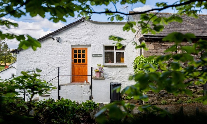 Ambleside Cottage | BARN END, pet friendly, with open fire in Ambleside
