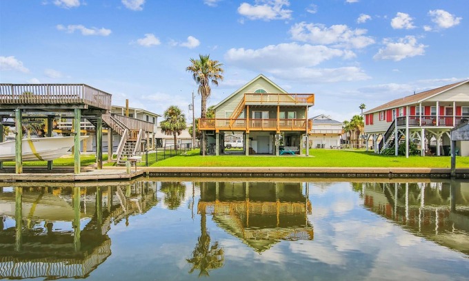 Galveston House | Barnacle Lodge | Canal Access, Fishing, Swimming