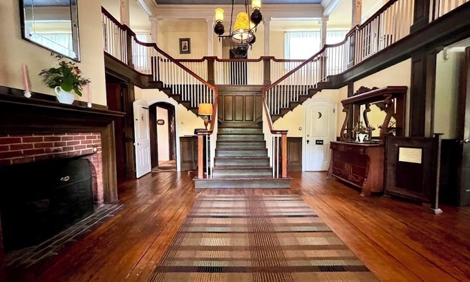 Blue Hill Hotel | Barncastle Inn & Restaurant