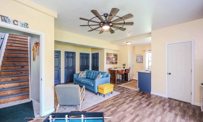 North Garden House | Barndominium with Mountain Views & Hot tub! Pets Welcome!