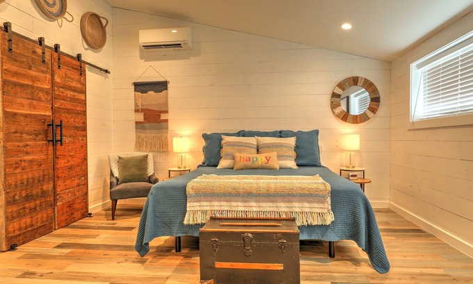 Fredericksburg Apartment | Barnside Hangout - Country setting near wineries and downtown Fredericksburg