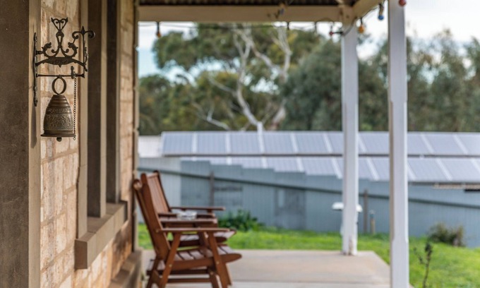 Penrice Cottage | Barossa Valley - Angaston -Complimentary bottle of wine on arrival