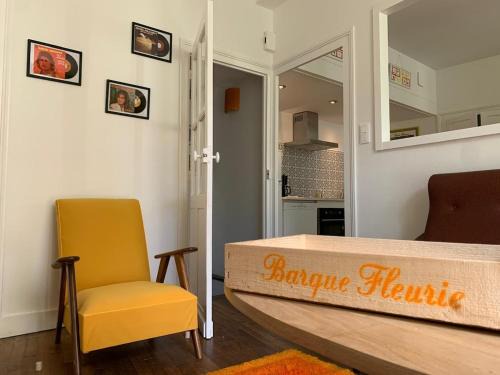 Aubeterre-sur-Dronne Apartment | Barque Fleurie avec jardin