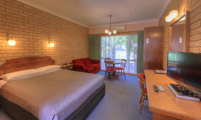 Bright House | Barrass's John Bright Motor Inn