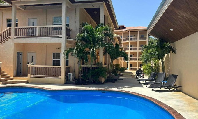 Isla de Utila Hotel | Barry’s Villas Resort