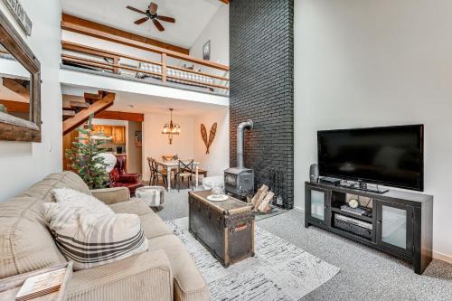 Bartlett Apartment | Bartlett Condo 1 Mi to Attitash Mountain Resort!