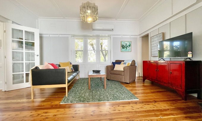 Katoomba Cottage | Barton Cottage - 3 Bedroom, 1.5 Bathroom, A/C, Bath, Pet-Friendly, Accessible
