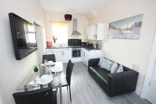 South Shore Apartment | Barton Seaview, Self Catering Studio Apartments, Promenade & Central Beach Location, Families, Couples or 23 years plus only, FREE PARKING