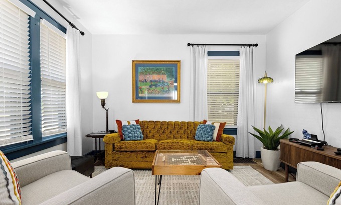 Bartonville House | Bartonville 3BR |Peloton + Work Space |5mi Airport
