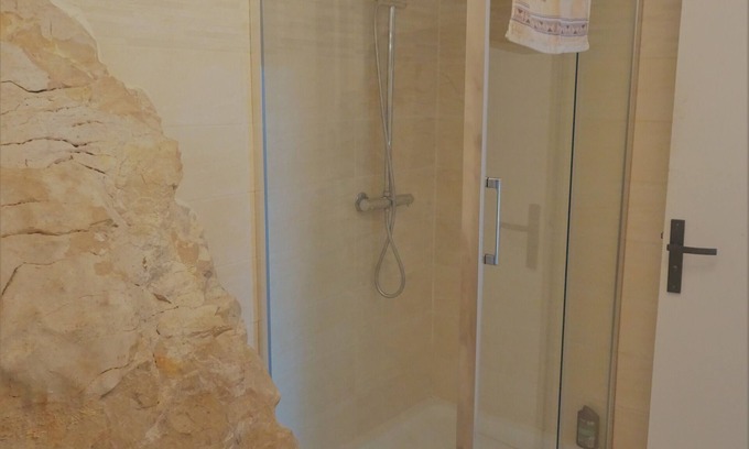 Carnoux-en-Provence Apartment | Bas de villa near Calanques de Cassis in quiet subdivision