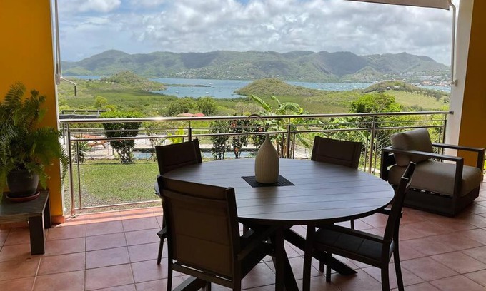Sainte-Anne Apartment | BAS DE VILLA PISCINE PETIT VERSAILLES SAINTE ANNE
