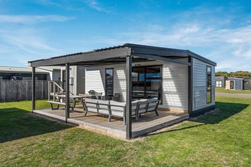 Waiotahi House | Base by the Beach
