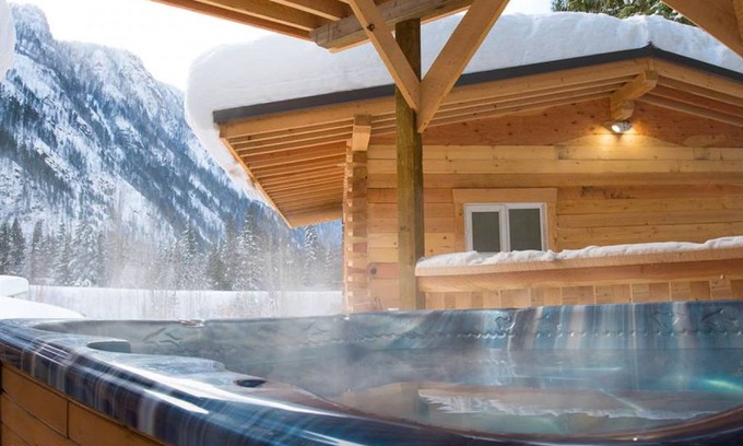 Revelstoke House | Base Camp Guest House - Grizzly Cabin