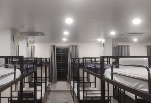 Nagpur Hotel | Basera AC DORMITORY & ROOMS