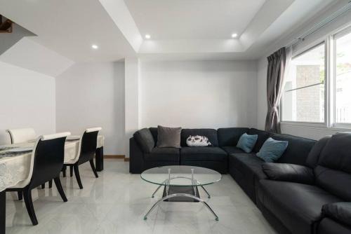 Old City Villa | Basic Line Villa เบสิค ไลน์ วิลล่า
