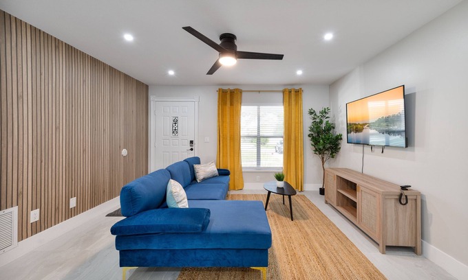 Saint Cloud House | Basketball + Firepit + 20mi to Disney + in dwtn!