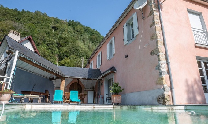 Sainte-Engrace House | Basque house with swimming pool in Sainte Engrace