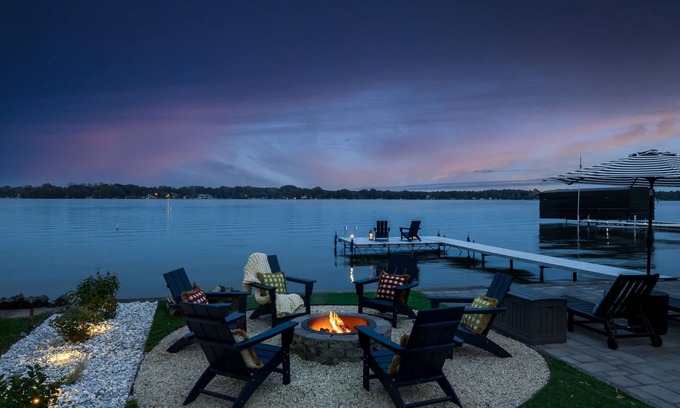 Bass Lake House | Bass Lake Luxury Stay Private Dock & Bikes