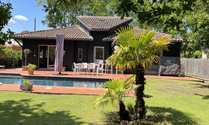 Gujan-Mestras House | Bassin d'Arcachon, holiday villa with pool and enclosed garden