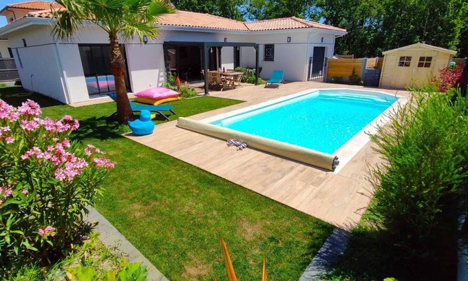 Le Teich House | Bassin d'Arcachon: fully air-conditioned villa with heated pool and spa