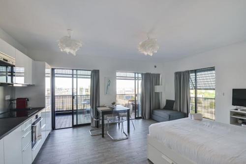 Neudorf Ouest Apartment | Bassin d'Austerlitz - Studio avec terrasse dans l'une des tours Black Swans