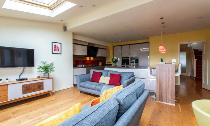 Bath House | Bath City Haven with Free Parking