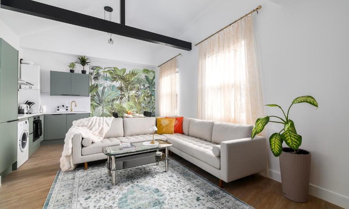 Queenstown Apartment | Battersea Park & Power Station, USA Embassy Newly renovated elegant 2bed