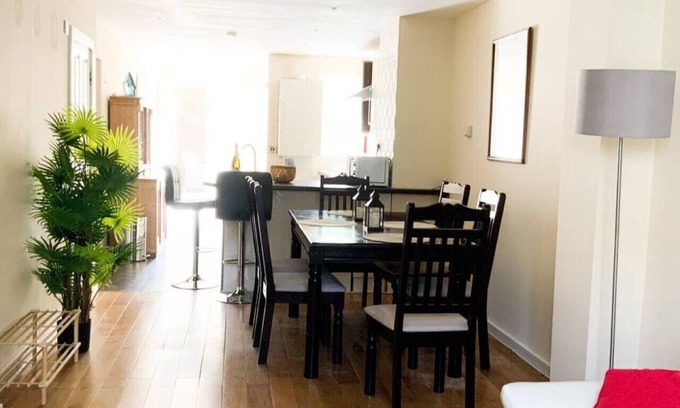 St. Mary's Park House | Battersea Wharf is a large 3 bedroom townhouse in Battersea
