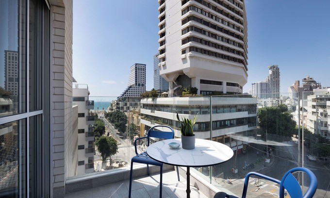 Kerem HaTeimanim Apartment | Bauhaus Boutique by TLV2rent