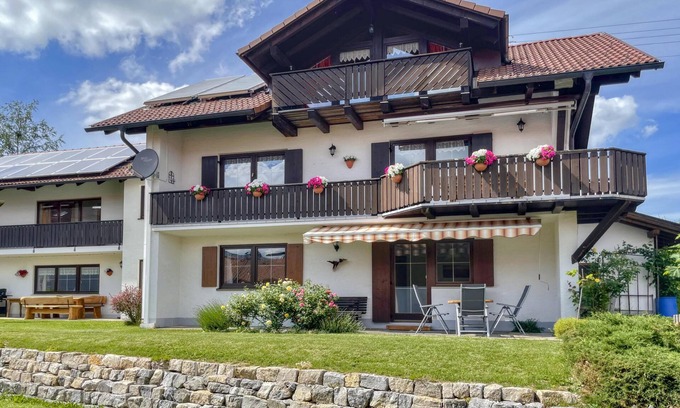 Wildsteig Apartment | Bavaria apartment with tiled stove and terrace