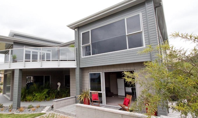 Cooks Beach Apartment | Bay Breeze Accommodation