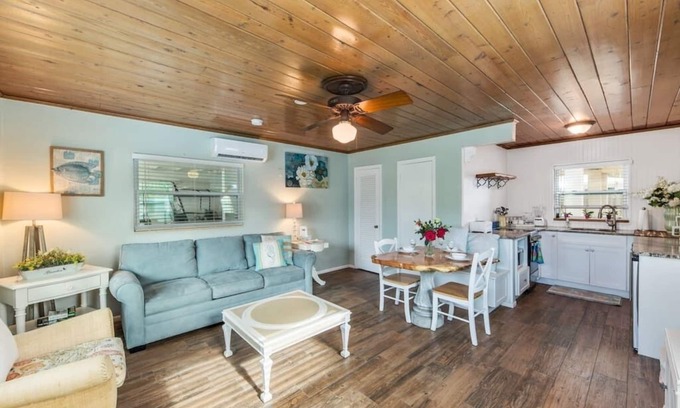 Anna Maria House | Bay Breeze Cottages #2