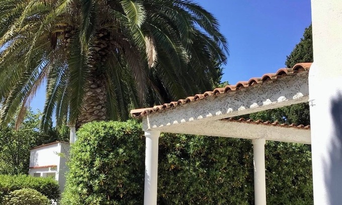 Six-Fours-les-Plages Apartment | BAY DE SANARY INDEPENDANT GROUND FLOOR VILLA WITH TERRACE OVERLOOKING WOODED GARDEN