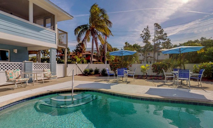 Anna Maria Condo | Bay-facing condo with amazing views and heated pool - beach across the street