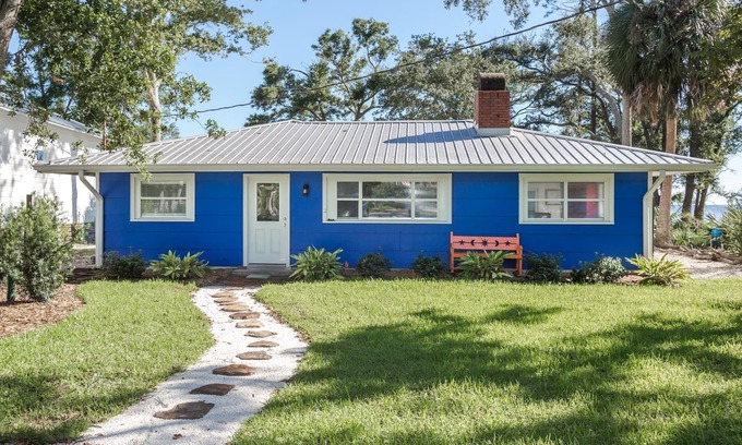 Apalachicola House | Bay Front Blue Crab Cottage with DocknSUMMER 2025 SPECIAL 20% OFF