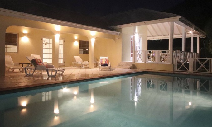 Valley Church Villa | Bay House - 3 bedroom Villa, private pool and garden, near beaches