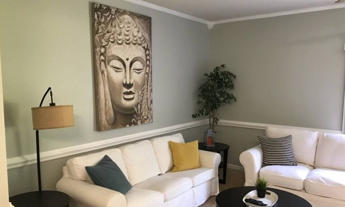 Durham House | Bay & Nan’s- 3 Bed-2.5 Bath Townhome, Near DUKE, Downtown Durham, and RTP!