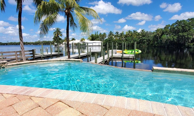 Fort Myers Shores House | Bay of Grace - A Boater's Paradise Fantastic Sunsets Close to I-75