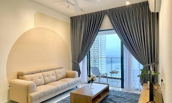 Central District Apartment | Bay Point, Wave Staycation by HomestayJB