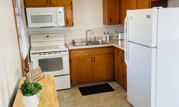 Appleton Apartment | Bay Street Unit 3 · Charming & Cozy APT-Free Parking