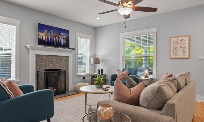 Palma Ceia House | Bay to Bay Sanctuary - Charming South Tampa Craftsman Home Near Bayshore