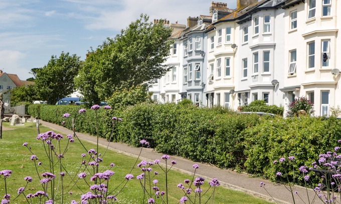 Seaton Cottage | BAY TREE HOUSE, pet friendly, with a garden in Seaton, Devon