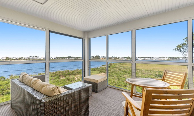Ocean View Condo | Bay view condo with screened porch, central AC, on-site golf and shared pool
