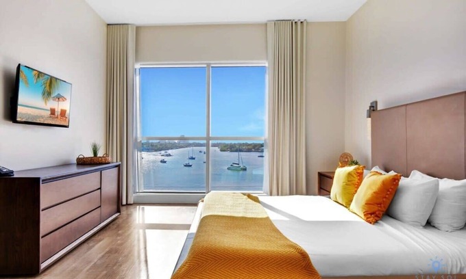 Hollywood Lakes Apartment | Bay View | Rooftop Pool + Gym | Hollywood Beach