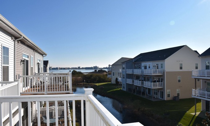 West Ocean City House | 🏖️BAY VIEW TOWN HOME WEST OC SPACIOUS 3 BD/4 BA POOL DOG FRIENDLY FREEWIFI 🩴