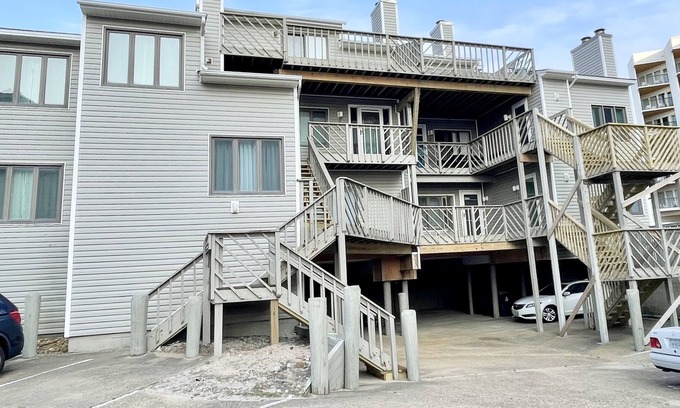 Northeast Virginia Beach Condo | Bay Views Easy Beach Access