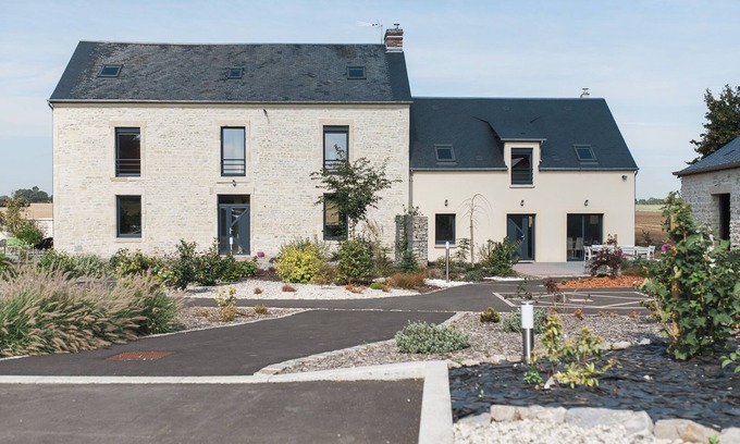 Cristot Cottage | Bayeux 4-bedroom house sleeps 8