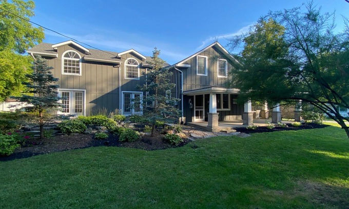 Bayfield House | BAYFIELD LUXURY VACATION/CORPORATE RETREAT STEPS AWAY FROM HISTORIC MAIN STREET