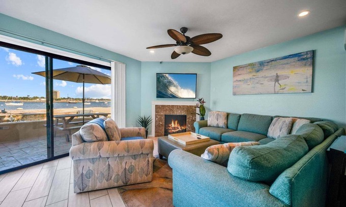 South Mission Beach Condo | Bayfront Beach Condo on Boardwalk + King Master